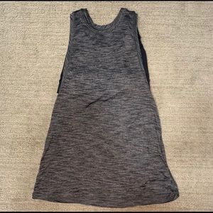 Lululemon workout top with built in bra size 4